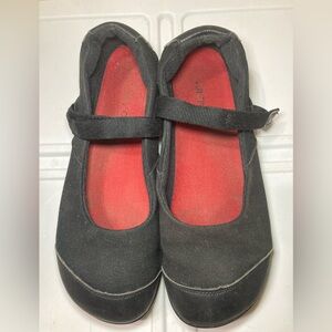 Xero Black and Red womens shoes.